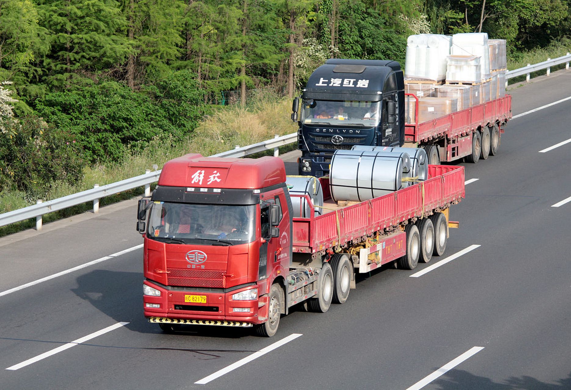 車輪上的擔(dān)當(dāng) 中國貨車司機(jī)的物流運(yùn)輸之路